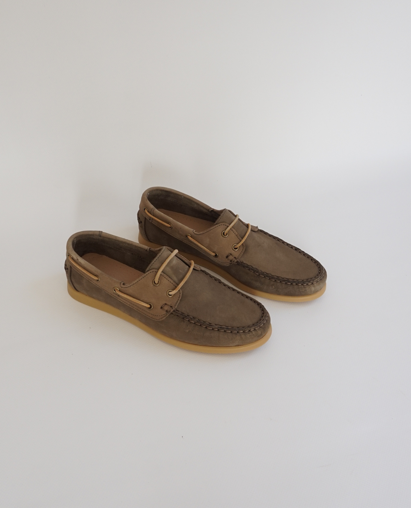 Náutico Nobuck Kaki